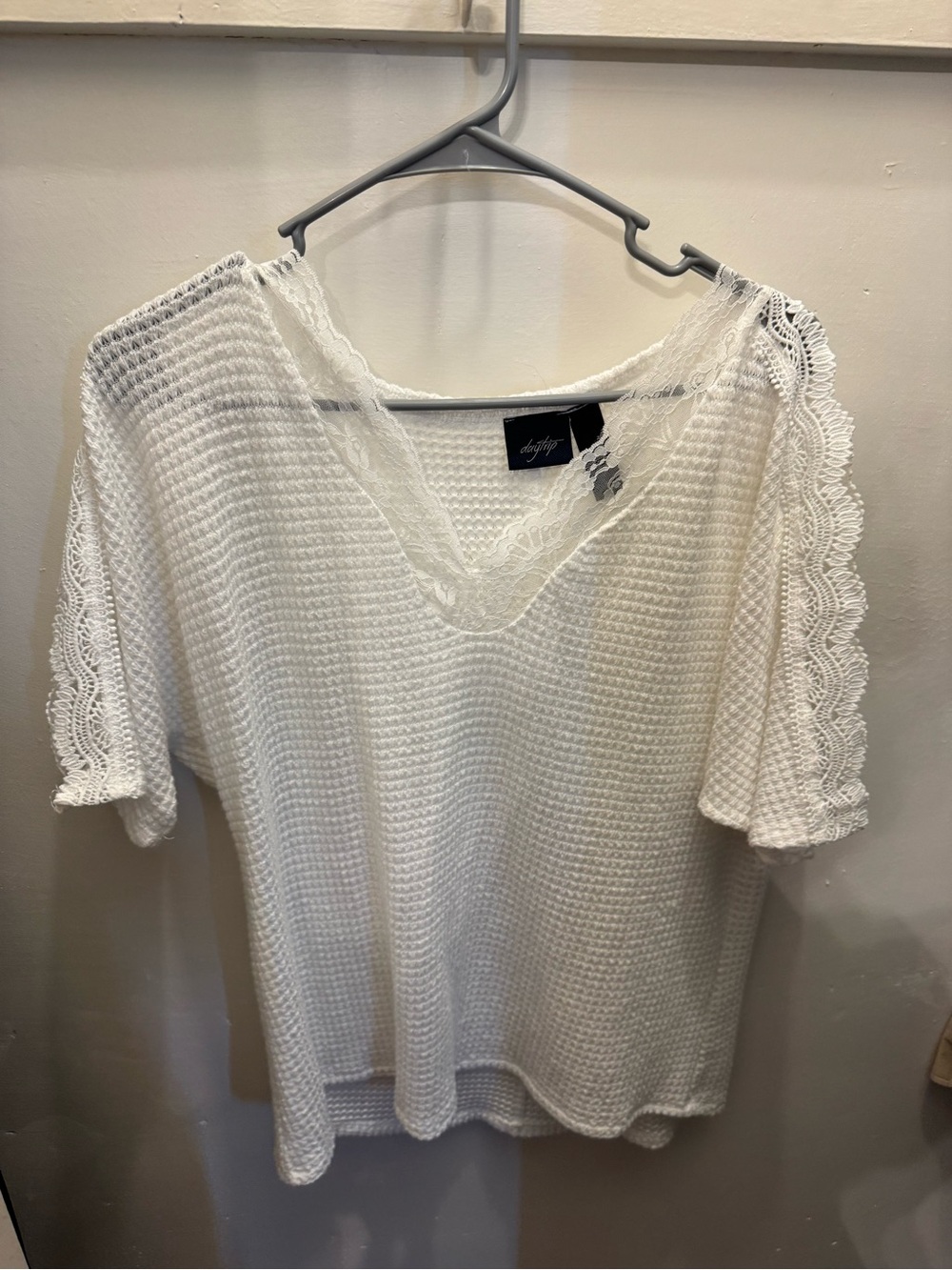 Daytrip/Buckle White Lace-Trim V-Neck Knit Top